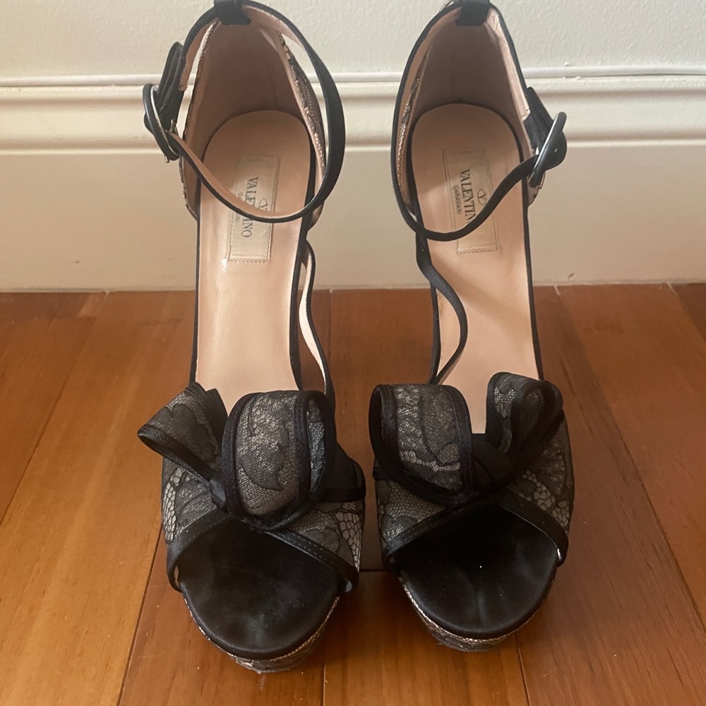 Valentino Garavani Lace & Bow Open Toe Platform Pumps